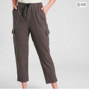 Athleta Farallon Cargo Crop Pants 8